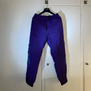 Purple drank pant Sköna, snygga och sjukt balla. Storlek large, lite för korta för mig så dom har bara blivit använda nån enstaka gång.