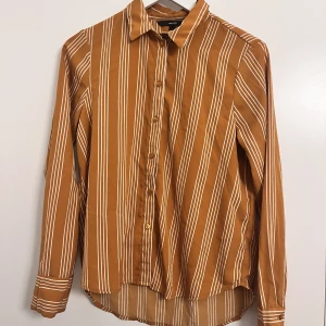 Skjorta - Fin randig orange skjorta 