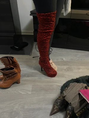 Leopard höga skor  - Ej använda, bekväma 