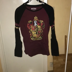 Tröja - Tröja med gryffindor på