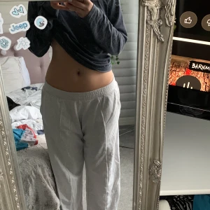 Lågmidjade mjukisar  - Lågmidjade mjukisar från hm🤍 kommer ej till användning eftersom jag jag ett par liknande🤍 