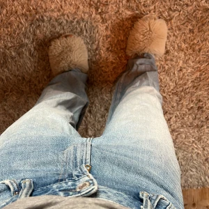 Blåa baggy jeans - Ett par jätte snygga baggy jeans från hm. Inte använda många gånger eftersom det inte var min stil.