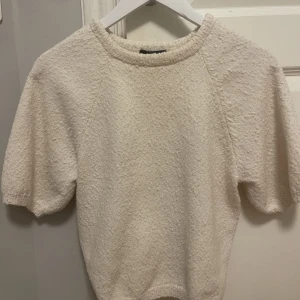 Stickad tröja - Fin stickad tröja i fint skick och aldrig använd💕