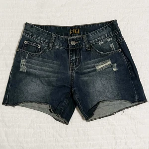 Jeansshorts  - Storlek saknas, passar nog 26/27.