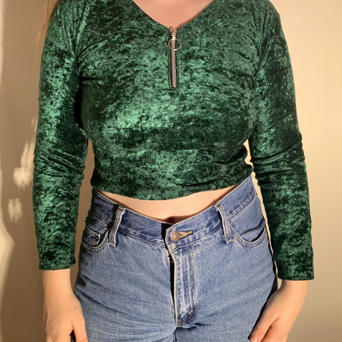 Snygg croptop i grön velour! - 90