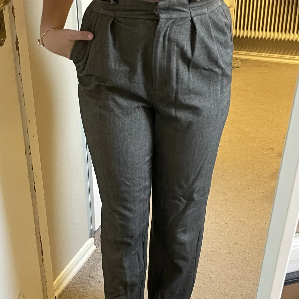 Mysiga byxor i fint skick. Det är storlek XS men dem är väldigt stretchiga. Jag är vanligtvis en storlek s/m men passar i de ändå.. Jeans & Byxor.