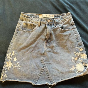 Denim Skirt - Används inte längre, kom privat för mer bilder 🤍 