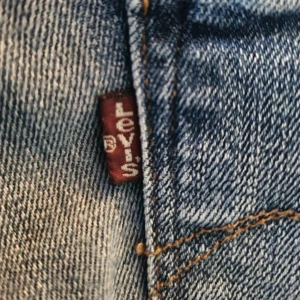 Levi's jeans - Snygga Levisjeans. Som nya. Storlek 27 midja, längd 32. Skinny och låg midja.