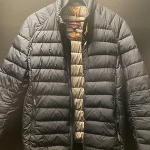 Parajumper jacka  - 10/10 skic, inga hål Storlek M