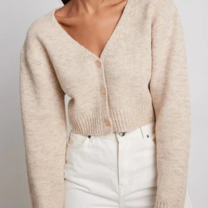 Kofta - Stickad kofta, använd en gång så den är som ny