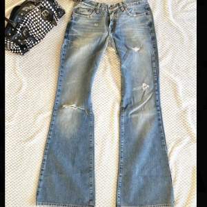 Säljer dessa jeans!! Passar xs/s, hittar ingen storlek 💋💋 skriv för fler bilder eller frågor 💞