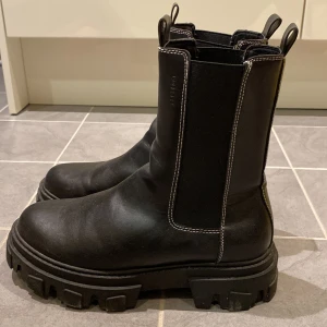 Kängor  - Tuffa och sköna damkängor i storlek 40, innermått 26,4 cm