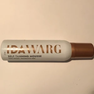 Ida Warg self-tanning mousse - Oöppnad. Helt vegansk. Utan parfym. 150ml. Köpte för ett tag sedan för att testa, men det blev aldrig av och nu har de bara legat hemma hos mig.