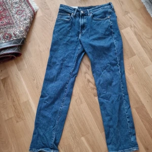 H&M jeans - Jeans från h&m regular fit. 30/32
