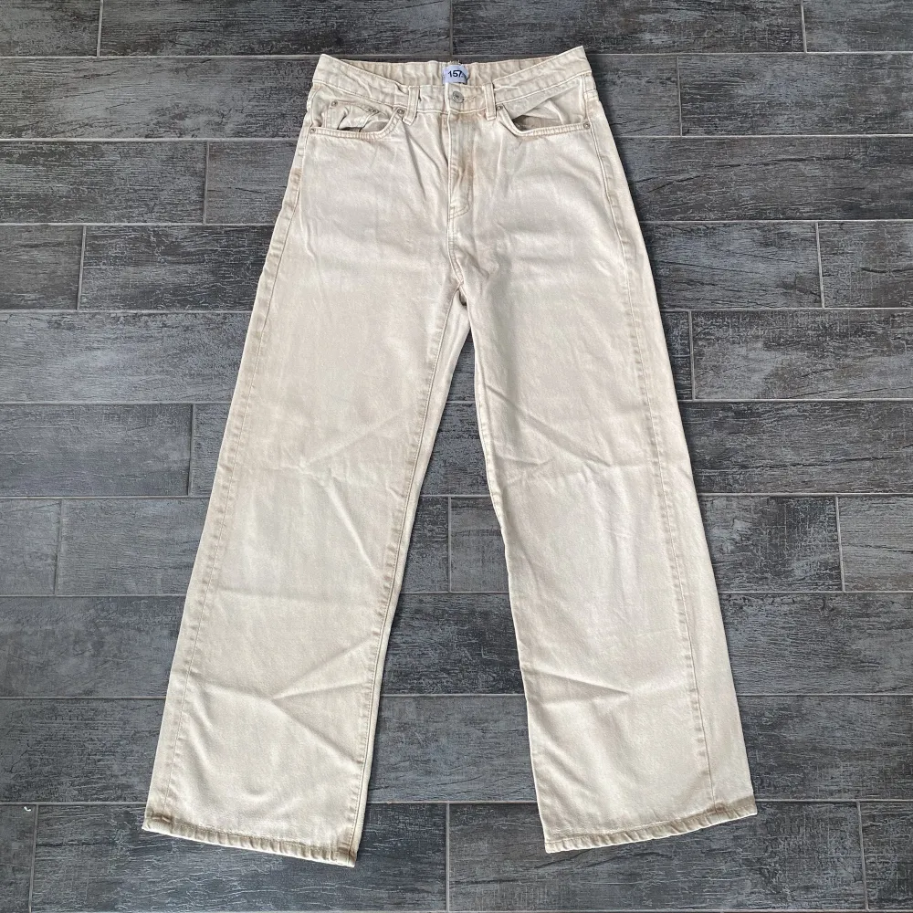 Vida beiga jeans från lager 157. Dom är i storlek M dam och i bra skick. . Jeans & Byxor.
