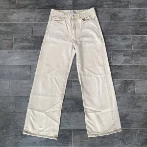 Vida beiga jeans från lager 157. Dom är i storlek M dam och i bra skick. 