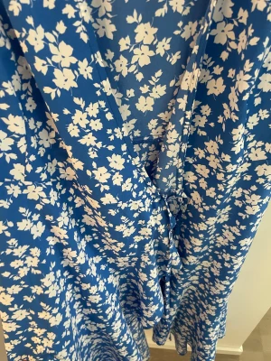 Klänning  - Klänning från Pernilla Wahlgrens kollektion. Storlek xs Använd 2 ggr. 