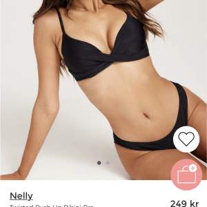 Bikinitopp ifrån Nelly. Använd 1 gång. Storlek 75 B. Har dock klippt bort lappen 😬LÅNADE BILDER FRÅN NELLYS HEMSIDA