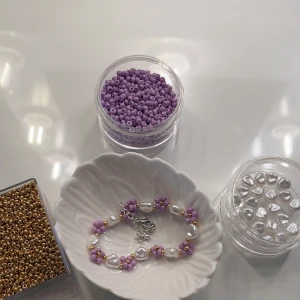 Smycken - Tindra armband. Ett somrigt, elegant och klassiskt smycke.   Pris: 35kr  Beställ via dm!💜🌟