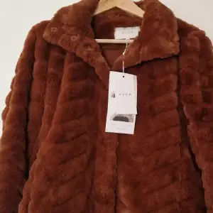 Säljer super snygg brun jacka från Vila 🤎 Helt ny! 