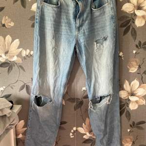 Snygga jeans ifrån Gina tricot 😍 Tar endast Swish och postar så snabbt som möjligt!🤩