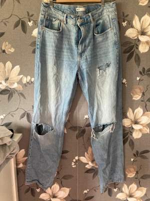 Snygga jeans ifrån Gina tricot 😍 Tar endast Swish och postar så snabbt som möjligt!🤩