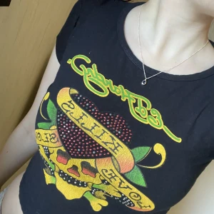 Ed hardy topp💘 - Super snygg Ed hardy t-shirt. Egentligen barnstorlek 12 men passar som en Xs.💘