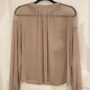 Fest blus - Blus från zara med knytning där bak i bra skick!!