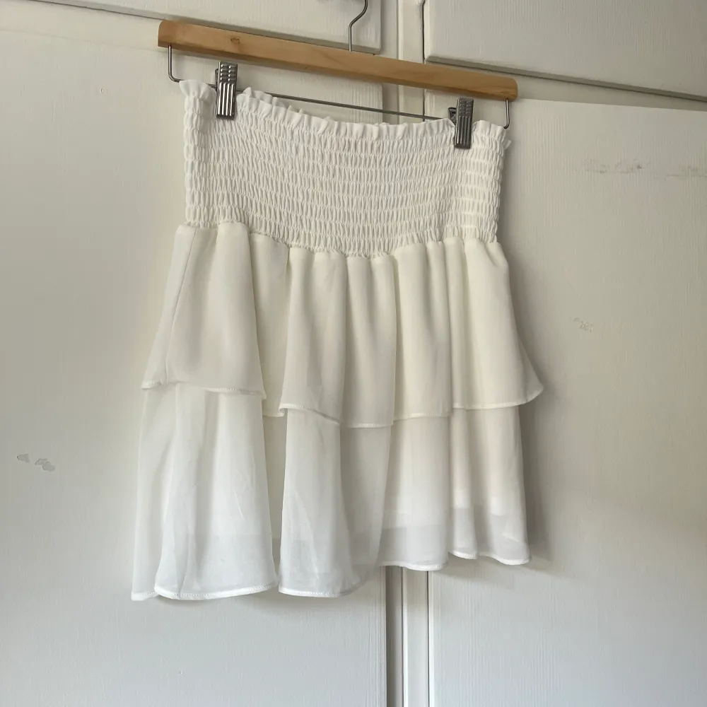 säljer min kjol från chelsea då jag aldrig använder den💗 storlek s men passar både mindre och större!!. Kjolar.