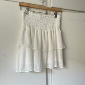säljer min kjol från chelsea då jag aldrig använder den💗 storlek s men passar både mindre och större!!