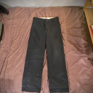 Dickies byxor - Riktigt snygga dickies byxor i hyfsat skick. Bara att skriva vid eventuella frågor.