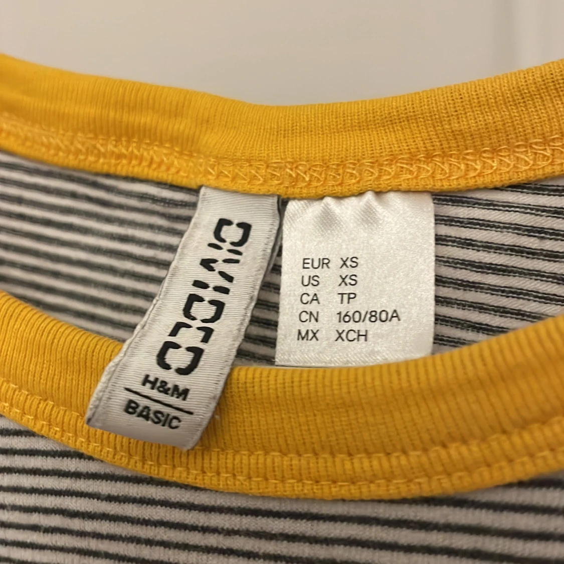 Randig/lite gul tröja - 91