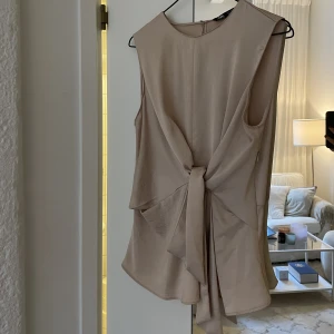 Blus Zara - Sååå snygg blus från Zara, snygg att matcha med ett par ljusa jeans☺️ strl s