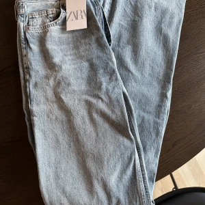 Jeans - Jättefina jeans, är 1,78 och dom går ner till golvet