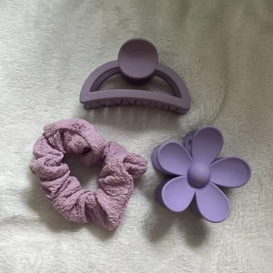 Lila hår accessoarer  - 3st oanvända hår accessoarer, snyggt till sommaren.