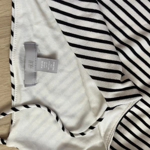 Linne  - Säljer denna as kolla topp/linne från hm. Sånt lyxig material. Bara andvänd fåtal gånger! (Köpare betalar frakt) 