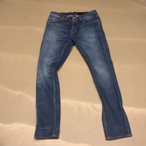 Mörkblå Jeans - Sköna jeans från tiger of sweden, storlek 30/32