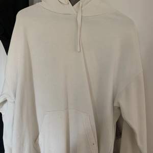 Säljer dessa hoodies för 70kr/st, eller båda för 140kr, köparen står för frakten. 