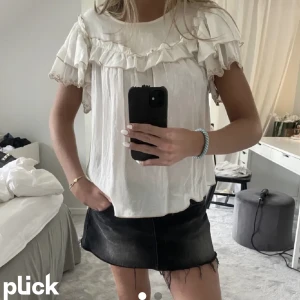 Blus - Säljer denna jätte fina blus från Other stories❤️Bilden är lånad💓