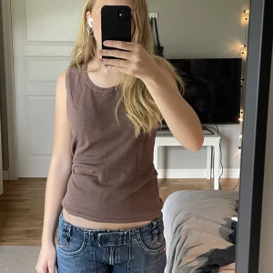 Väst - Söt brun ”pullover” väst💕  I bra skick utan defekter