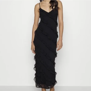 Klänning  - Säljer denna snygga klänningen i storlek xs.  Kan frakta och stå för frakten