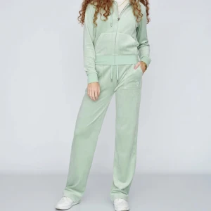 En helt nytt jätte fint och  o använt juicy sett - Ett helt nytt jätte fin juicy sett säljs. Jätte fina och sköna byxkor med matchade kofta till. Priset kan diskuteras 