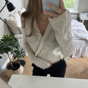 Tröja  - Tröja med knyte i midjan från nakd 