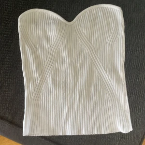 Tubtopp  - Tubtopp från Åhléns. Nästan aldrig använt då jag köpte fel storlek. Frakt ingår ej