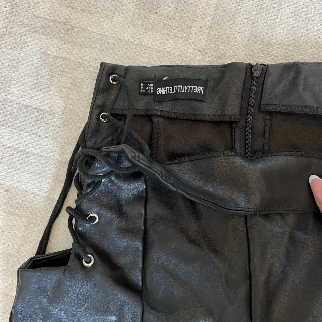 Skinnbyxor med knytning - 91