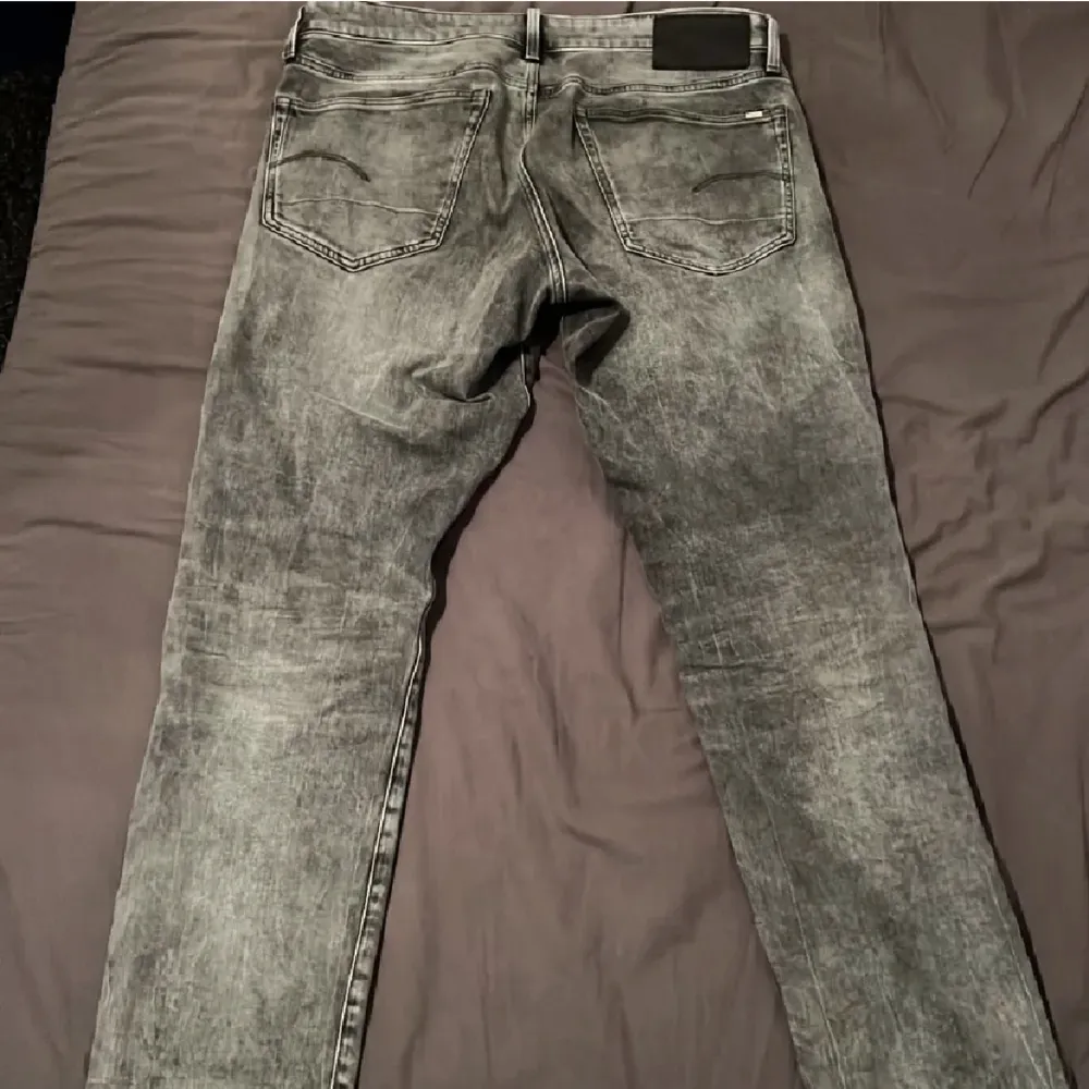 Straight tapered jeans grey denim. 3301 strl: 34/34. Nyskick knappt använda, säljs då de är för stora för mig.. Jeans & Byxor.