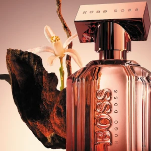 Hugo boss parfym - Helt ny. Endast använd ett sprut och insåg att ja köpte fel. Luktar dock gott men gillar min mera. Den har noter av blommor, chypre, rosa pepparkorn, apelsinblomma och Akigalaträ. Vädligt attraktiv doft. Nypris 840kr