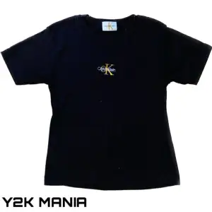 Äkta vintage y2k calvin klein t-shirt, strl M, använd gärna köp nu!