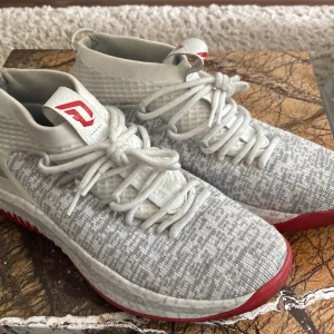 Adidas Dame 4 - Adidas Dame 4 i bra skick! 