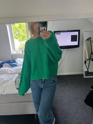 stickad tröja - Stickad tröja från pieces, i storlek xs men är oversized så passar som en s/m